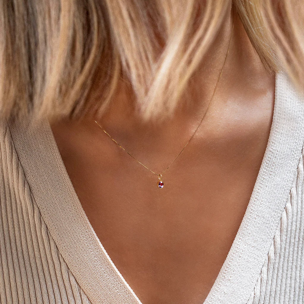 【 Leah Alexandra】PETITE SATIN OVAL LOCKETネックレス petite-satin-oval-locket-