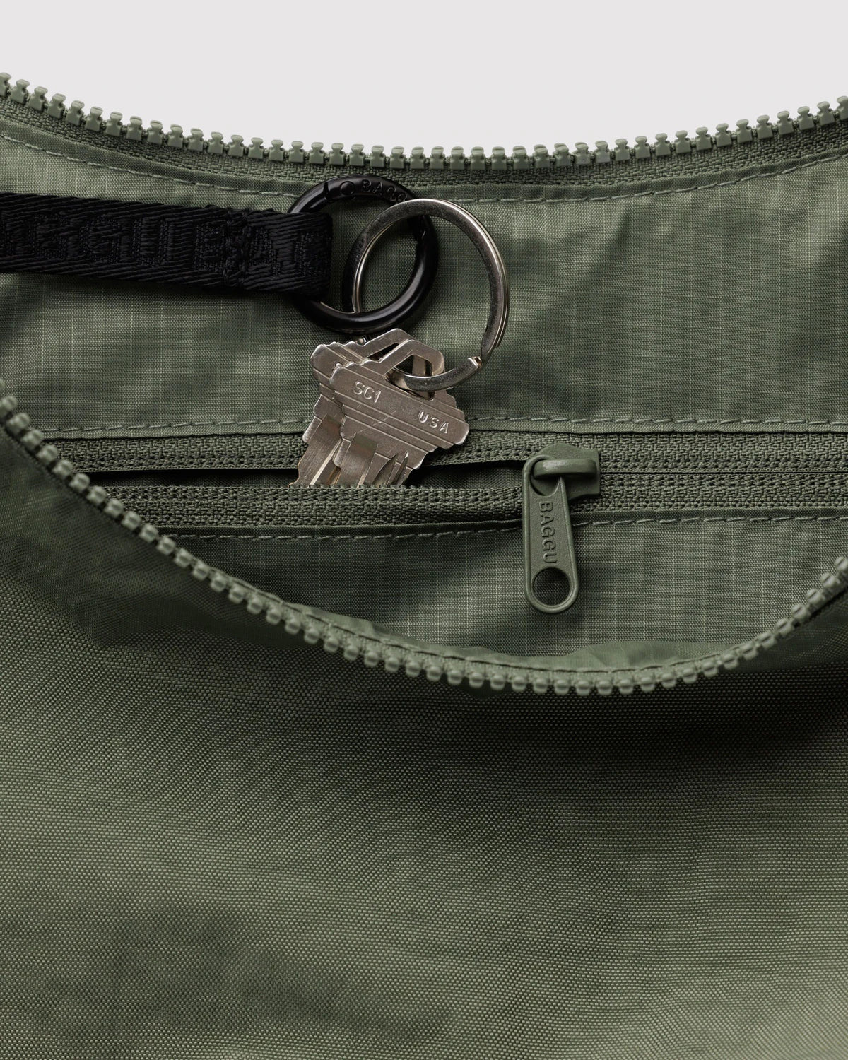 Baggu Medium Crescent Bag | Caper