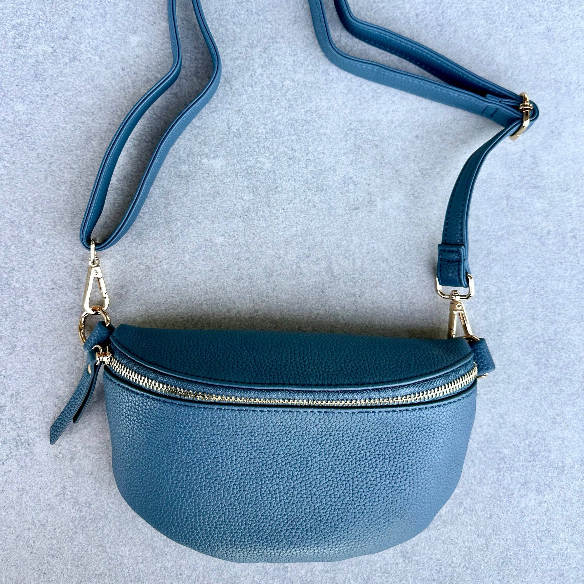 Crossbody Handbag: Navy Blue Leather