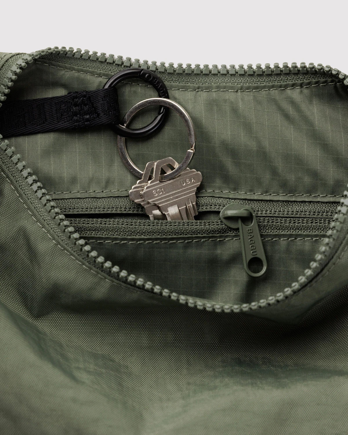 Baggu Small Crescent Bag | Caper
