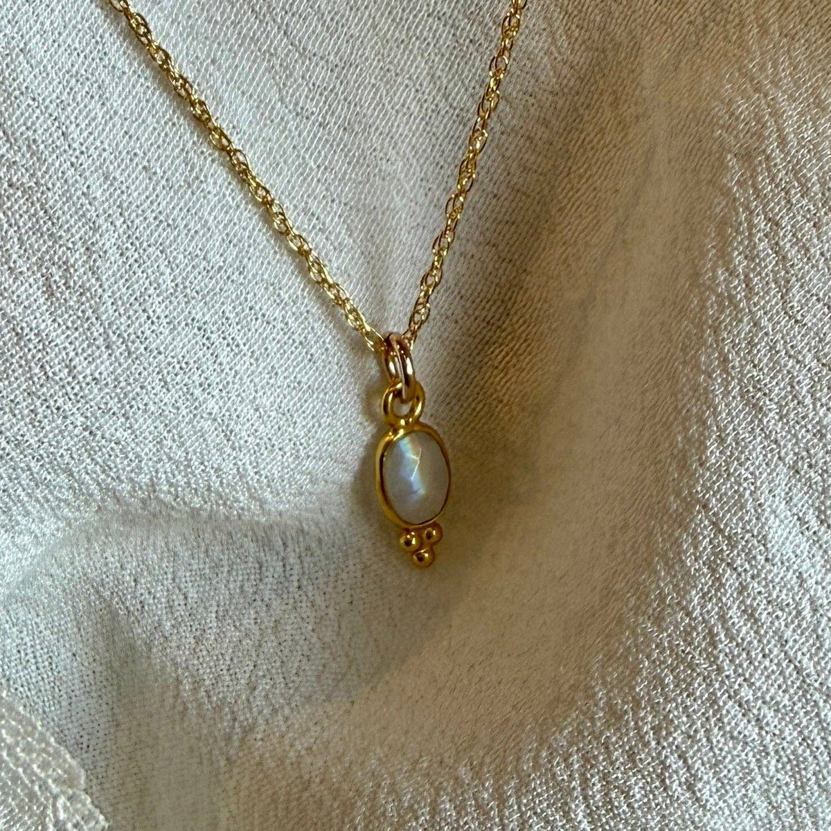 Lūma Necklace | Rainbow Moonstone