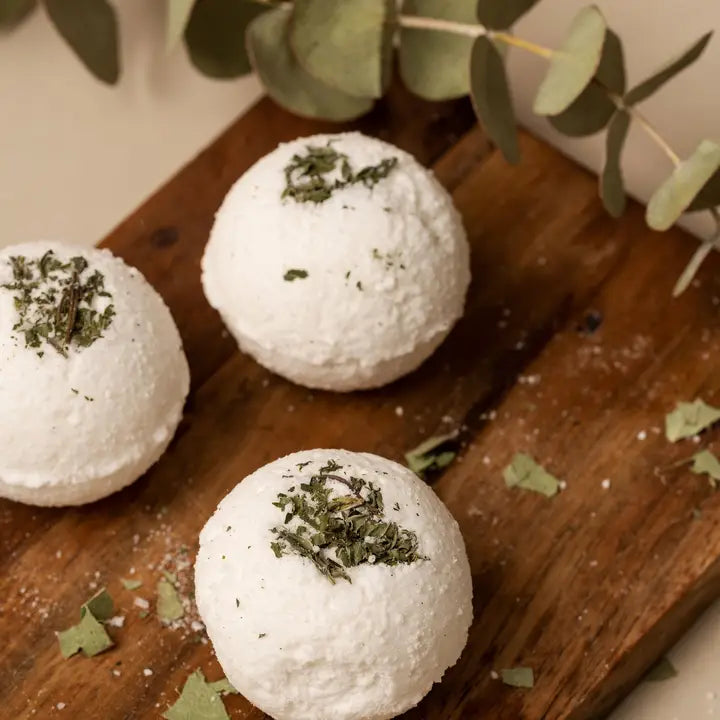 Peppermint &amp; Eucalyptus Bath Bomb