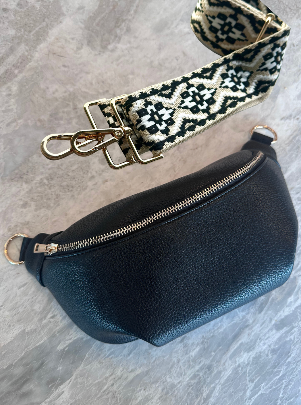 Large Crossbody Handbag: Black Leather