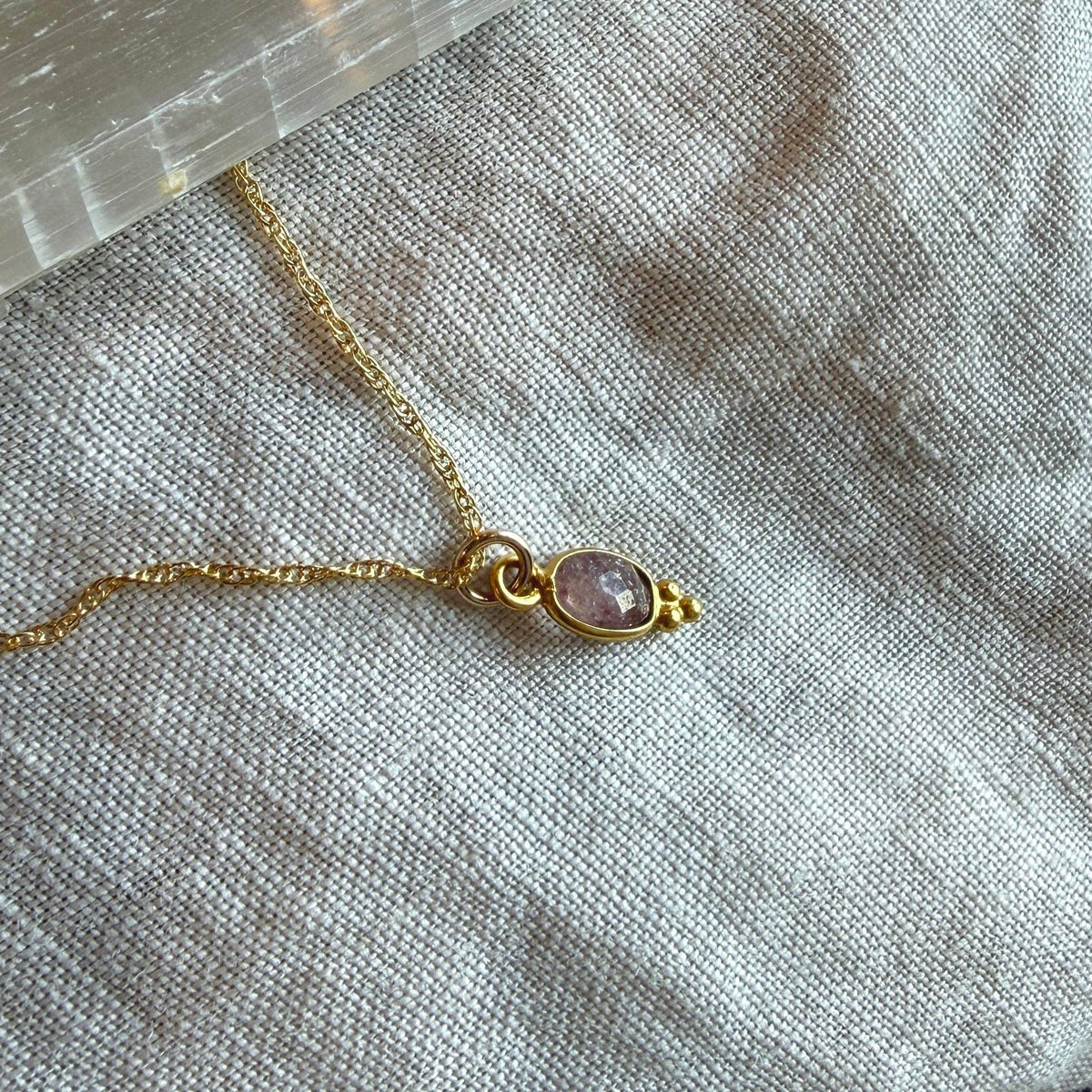 Lūma Necklace | Cranberry Quartz
