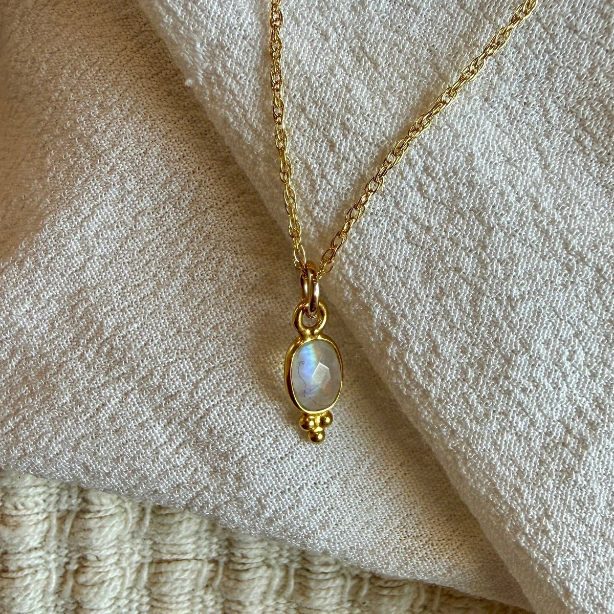 Lūma Necklace | Rainbow Moonstone