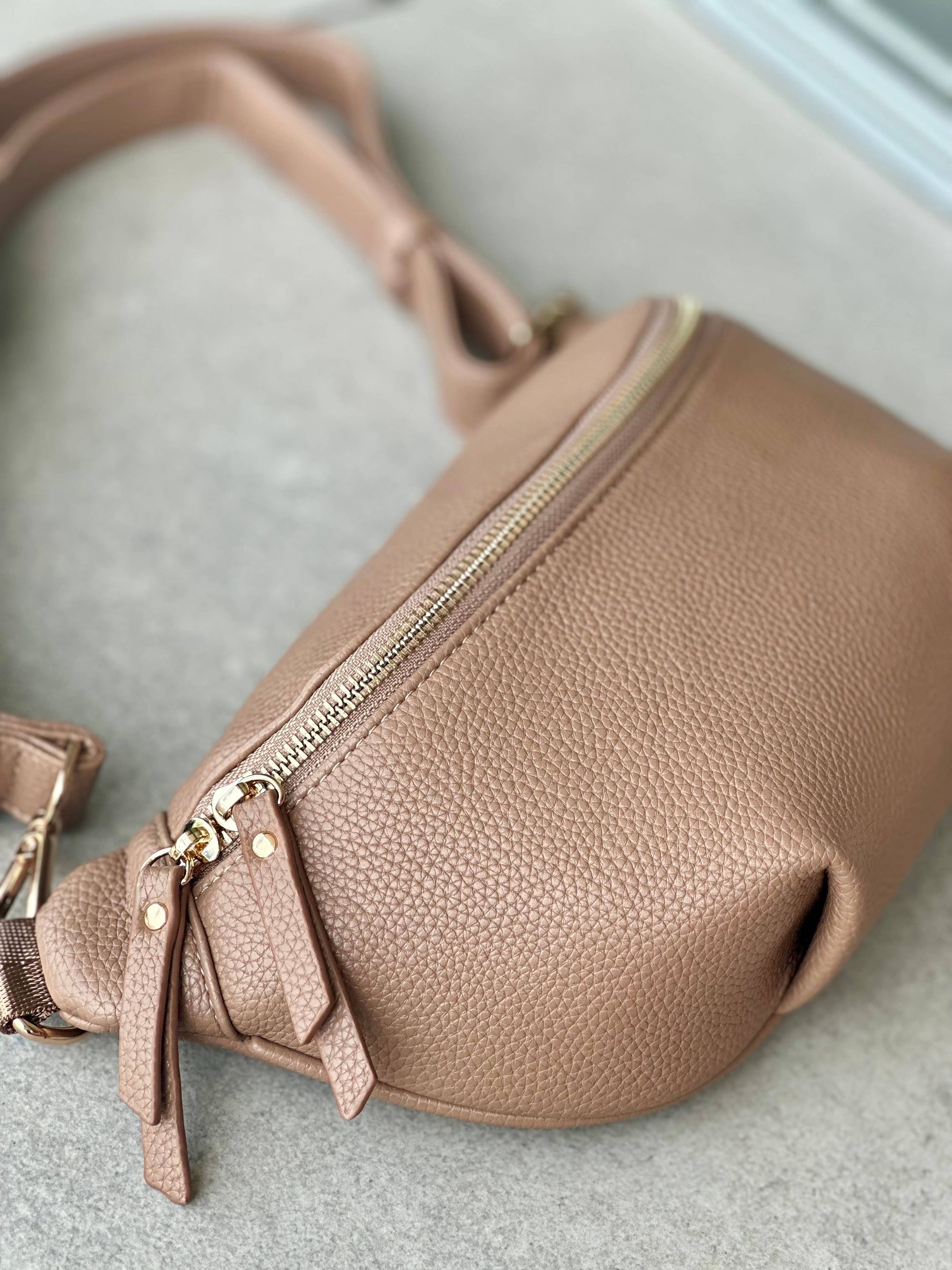 Oversized Crossbody Handbag: Tan Brown