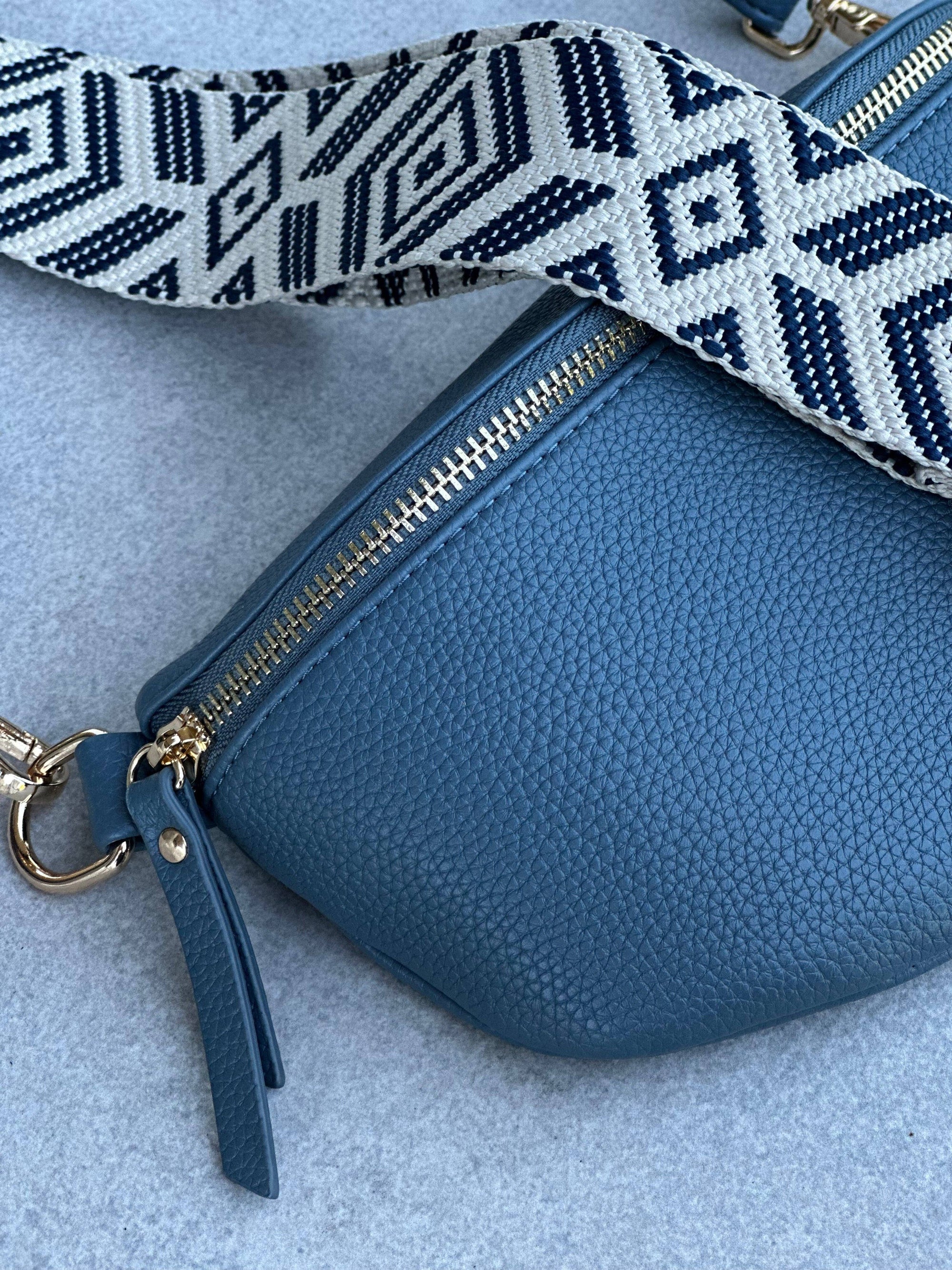 Crossbody Handbag: Navy Blue Leather