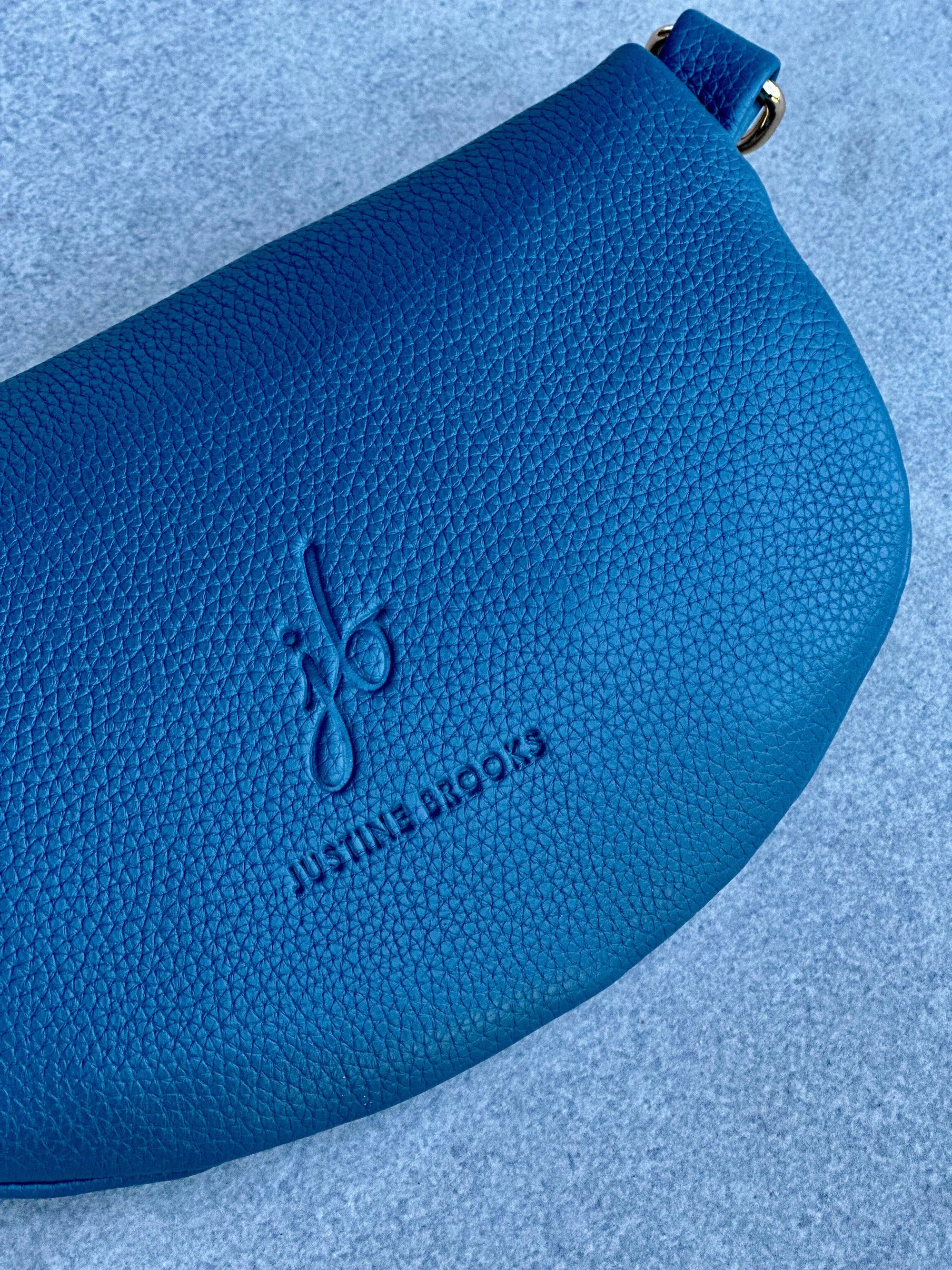 Crossbody Handbag: Navy Blue Leather