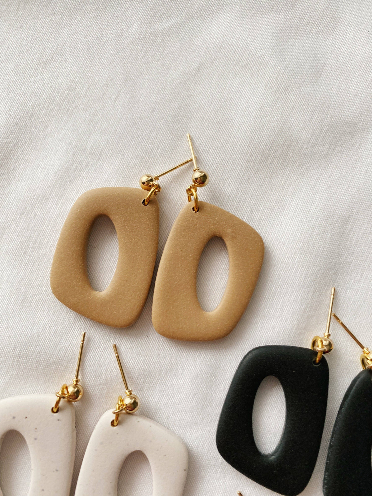 Dani Clay Earrings | Black
