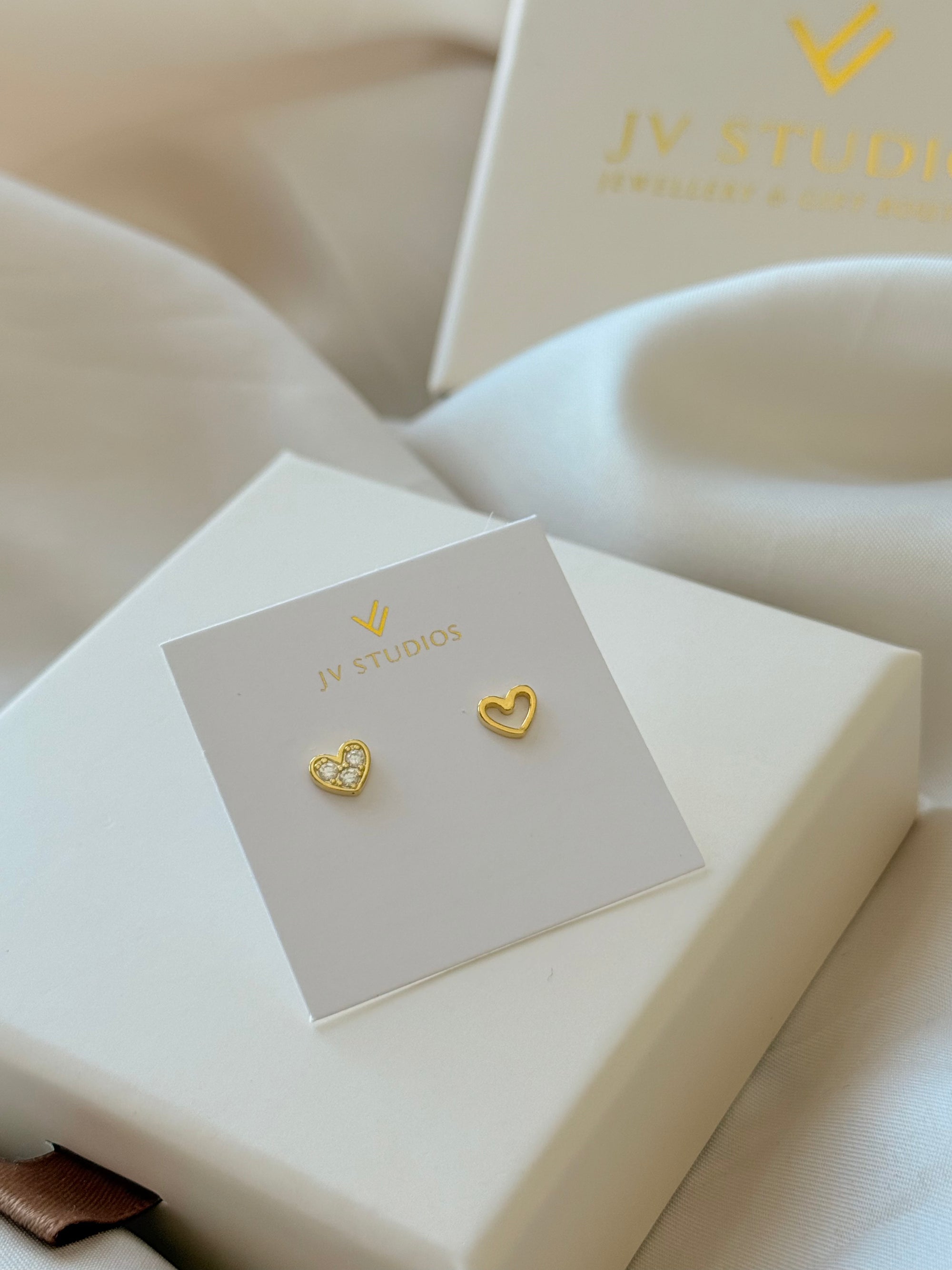Corazón Studs