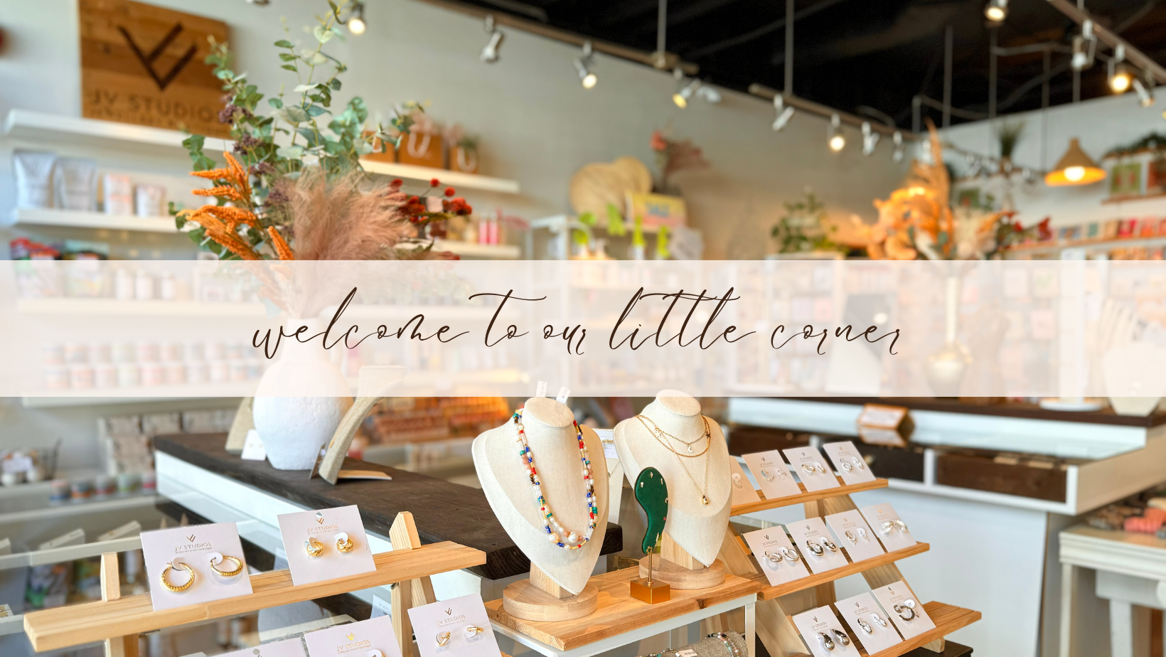 Happy_New_Year_Cheers_Minimal_Facebook_Cover-2_538a243b-92b1-4aea-ab8c-8e7bca43e8b9.png?v=1729790930&width=1640