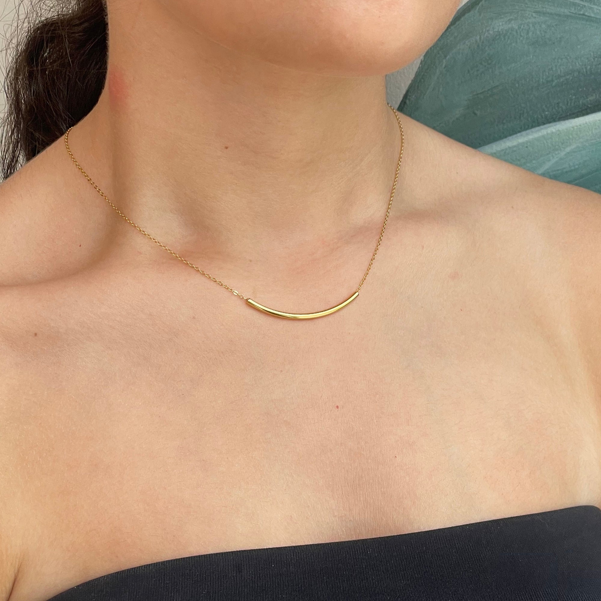 Curved Bar Necklace