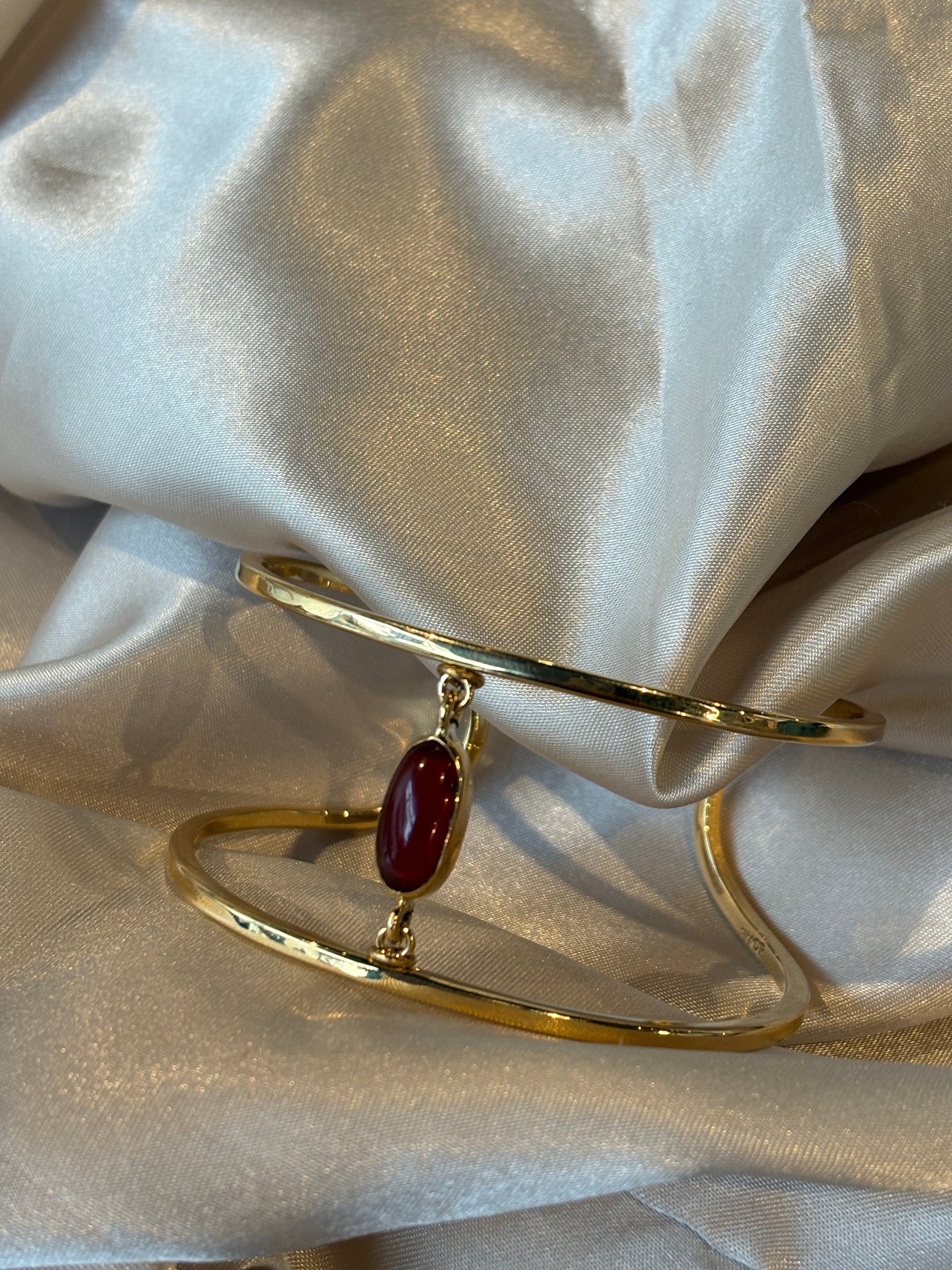 Ilumina Bracelet Cuff (Various Stones)