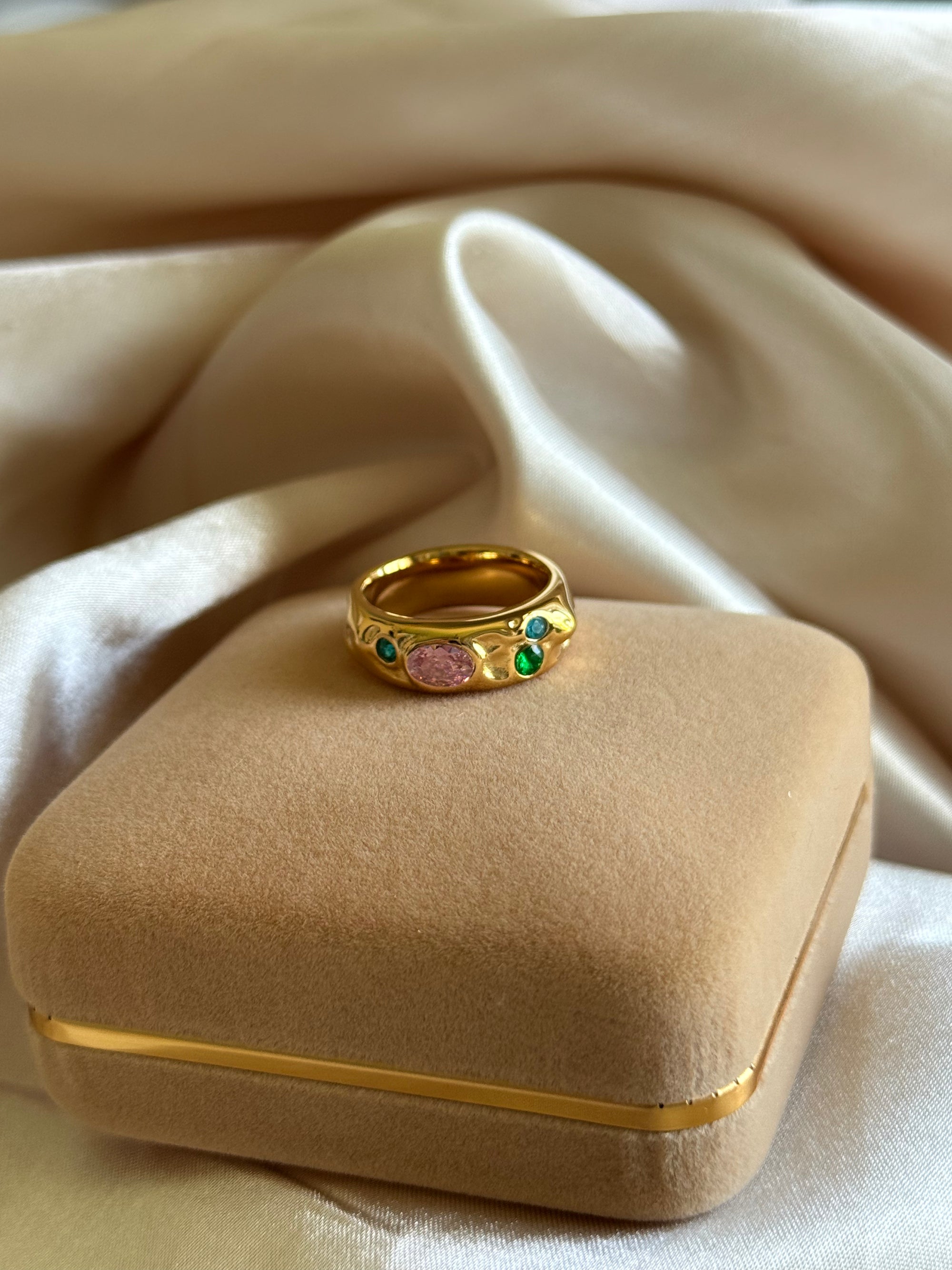 Curio Ring