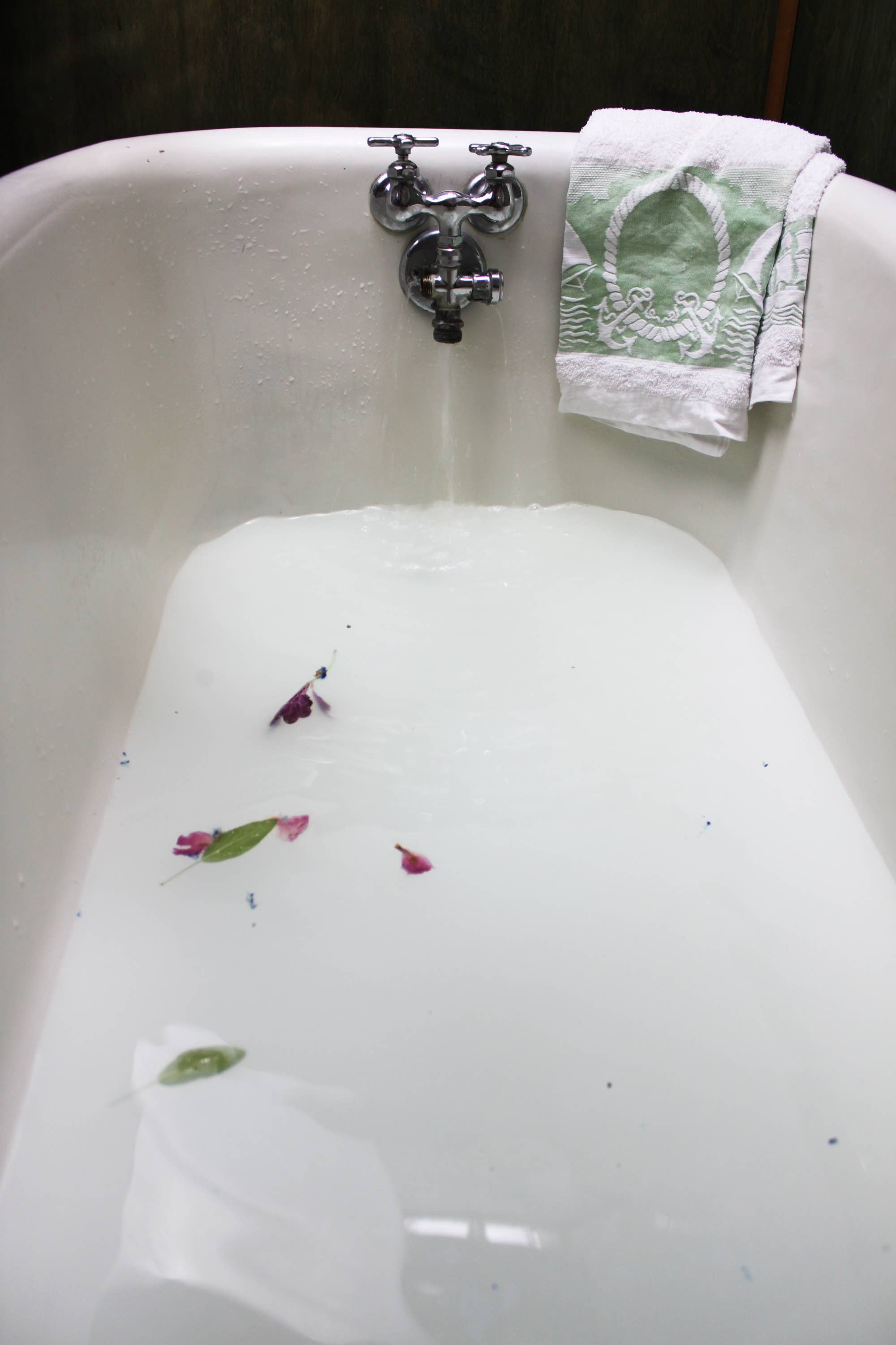 Peony &amp; Olive Leaf Milk Bath