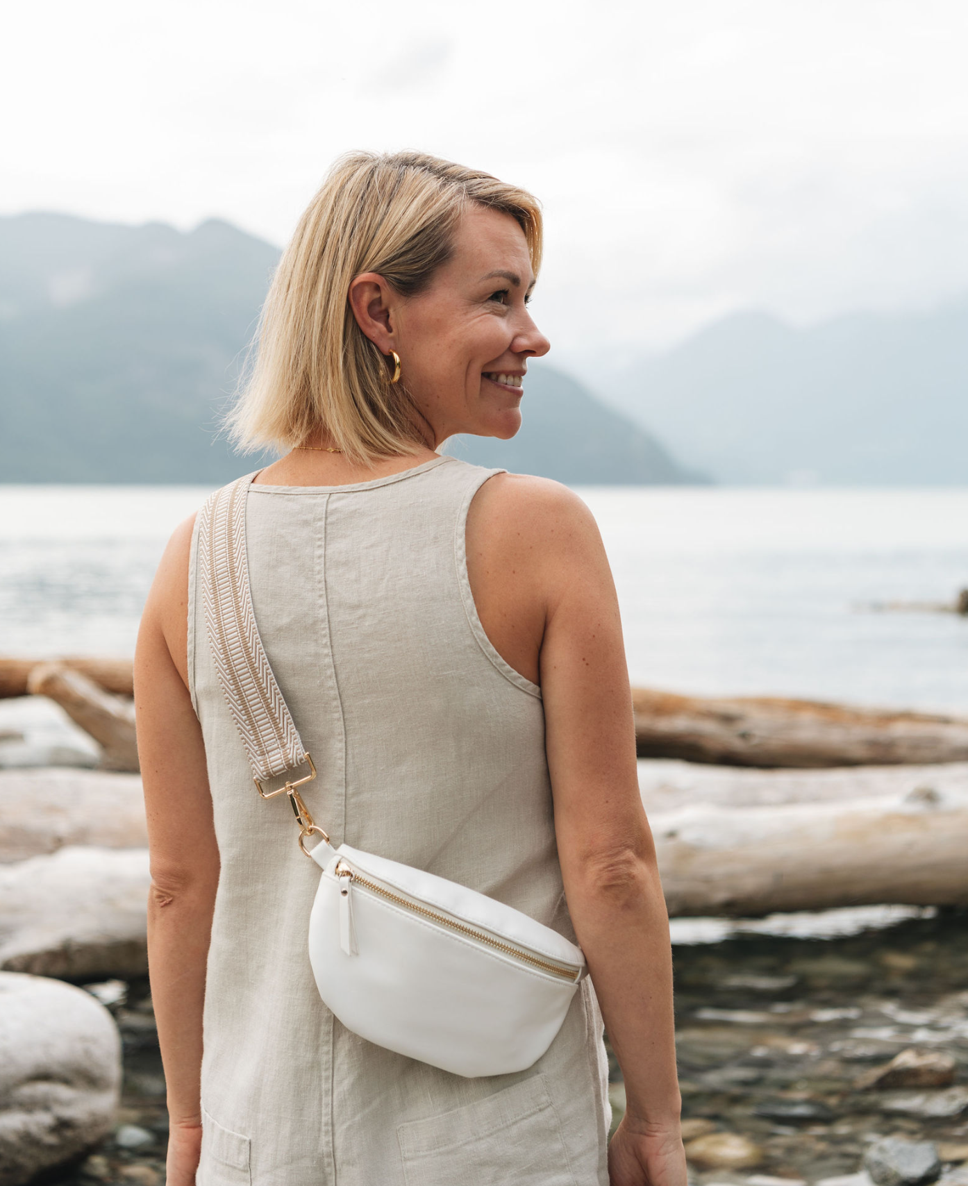 Crossbody Handbag: White Cream Leather