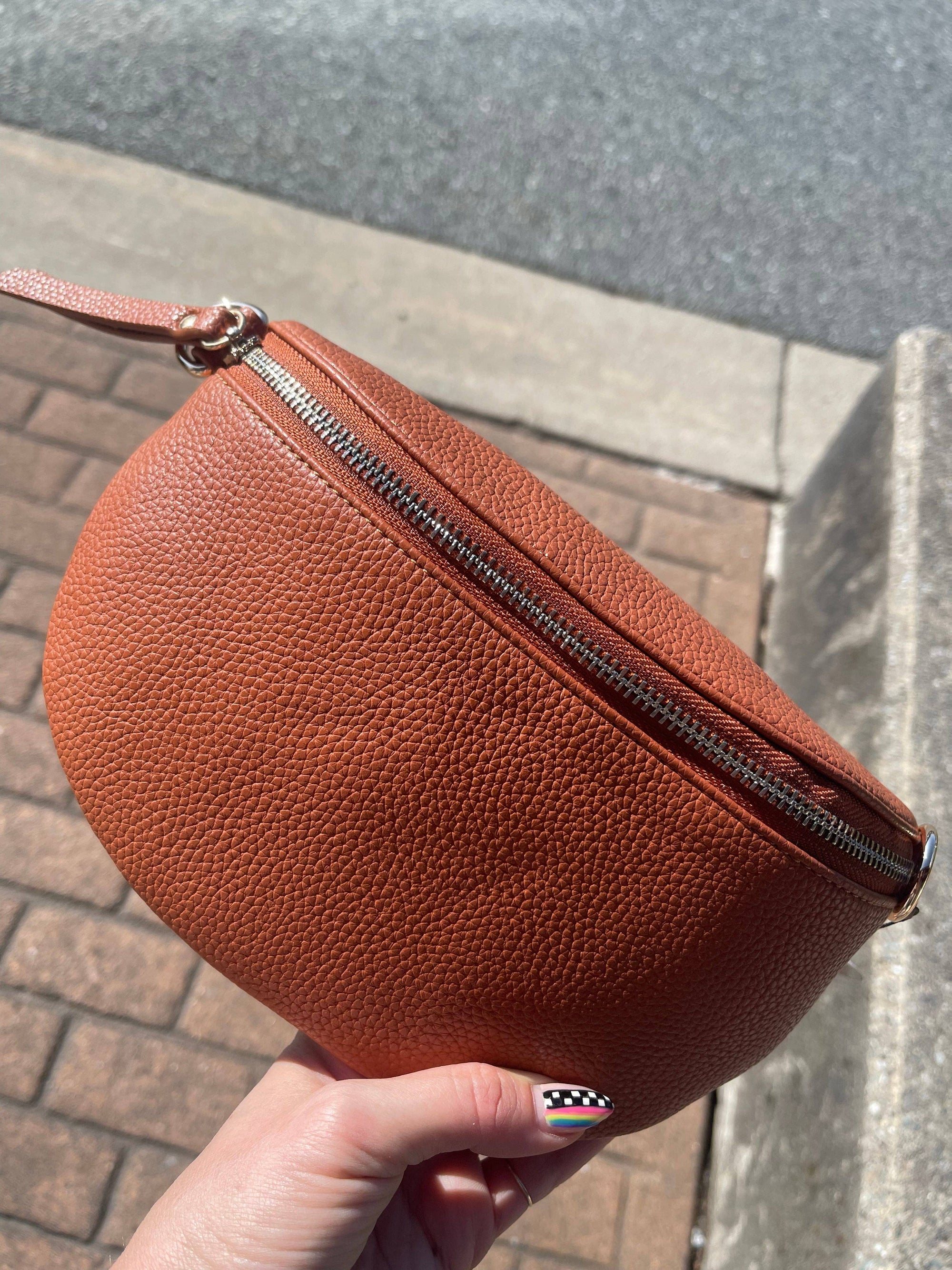 Crossbody Handbag: Rust Brown Leather