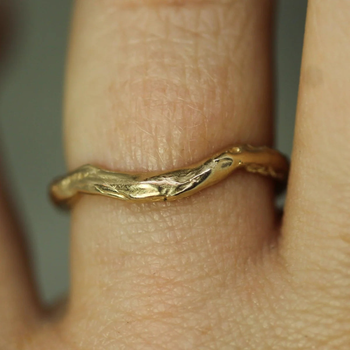 Flowing Tides Wave Band | Solid Gold