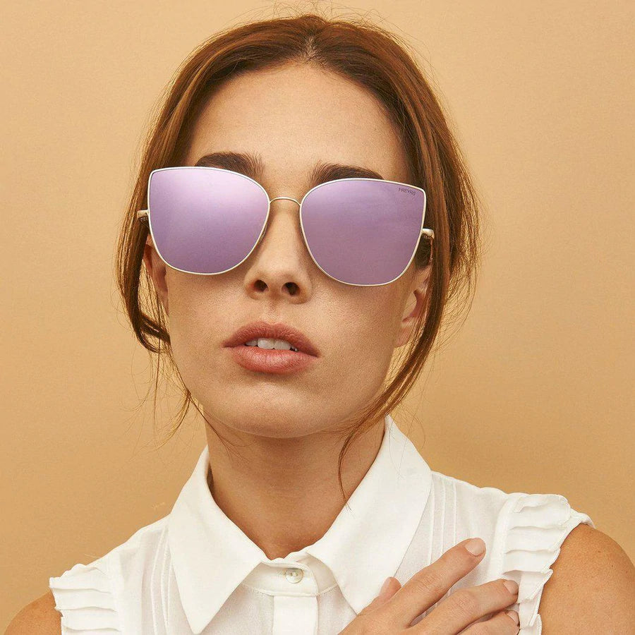 Emma Sunnies: Mirror