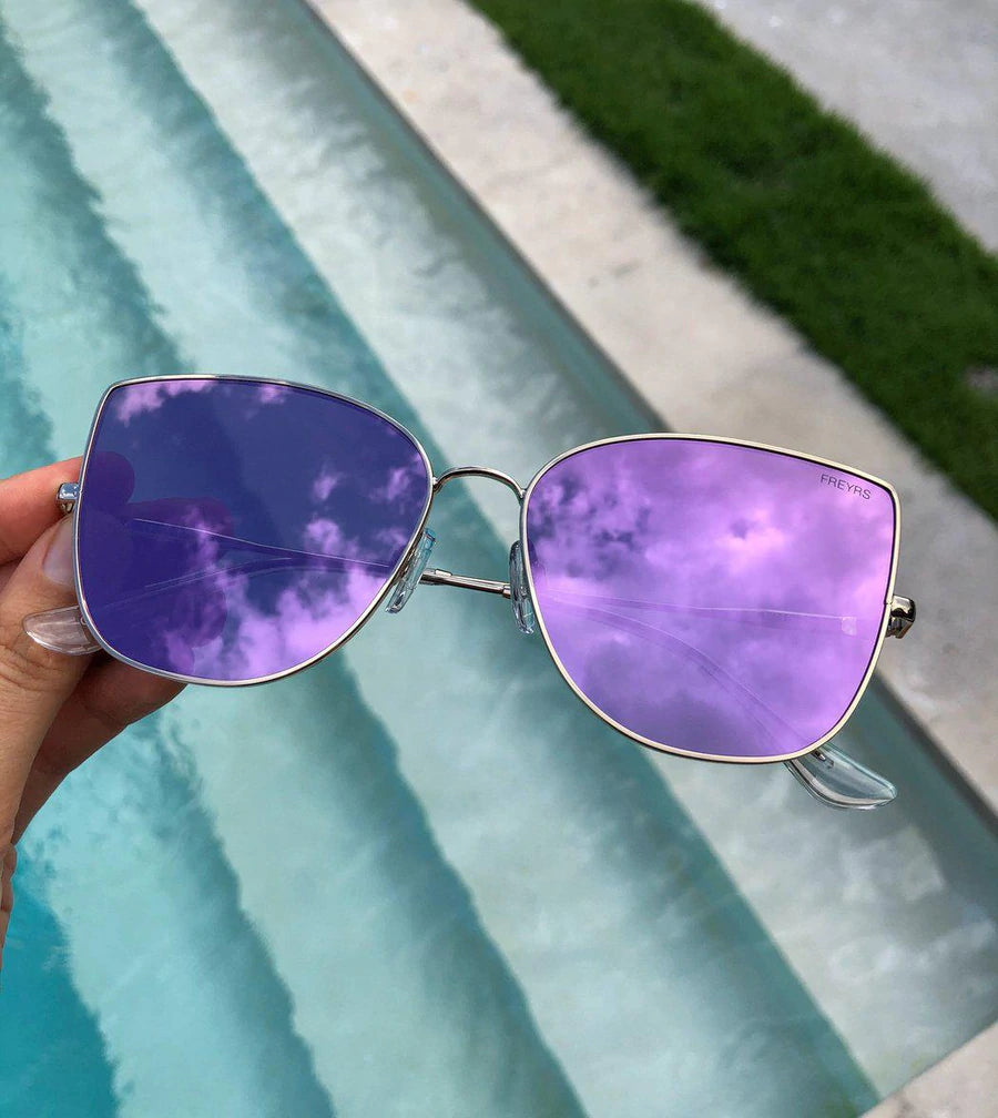 Emma Sunnies: Mirror