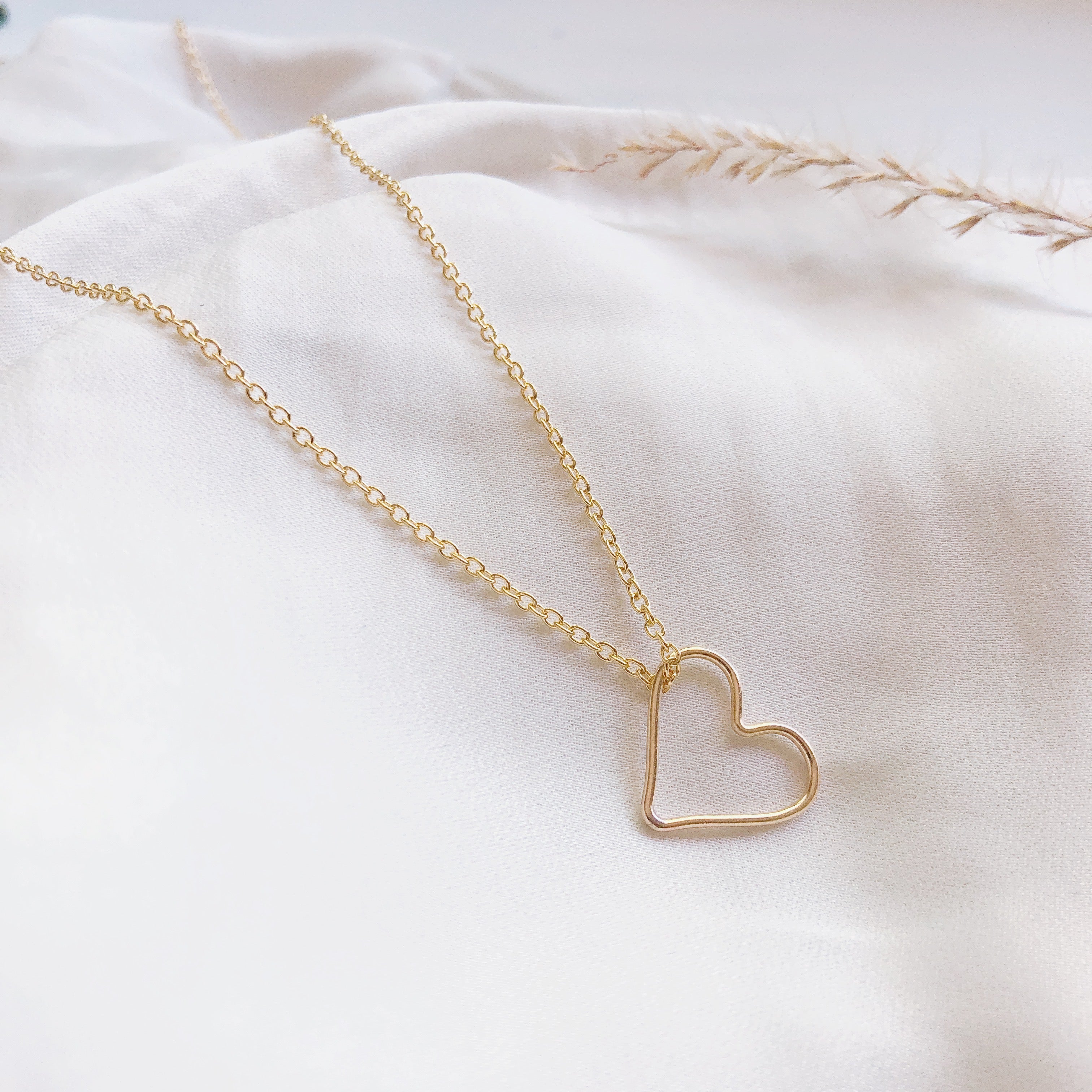 Open Heart Necklace | Gold