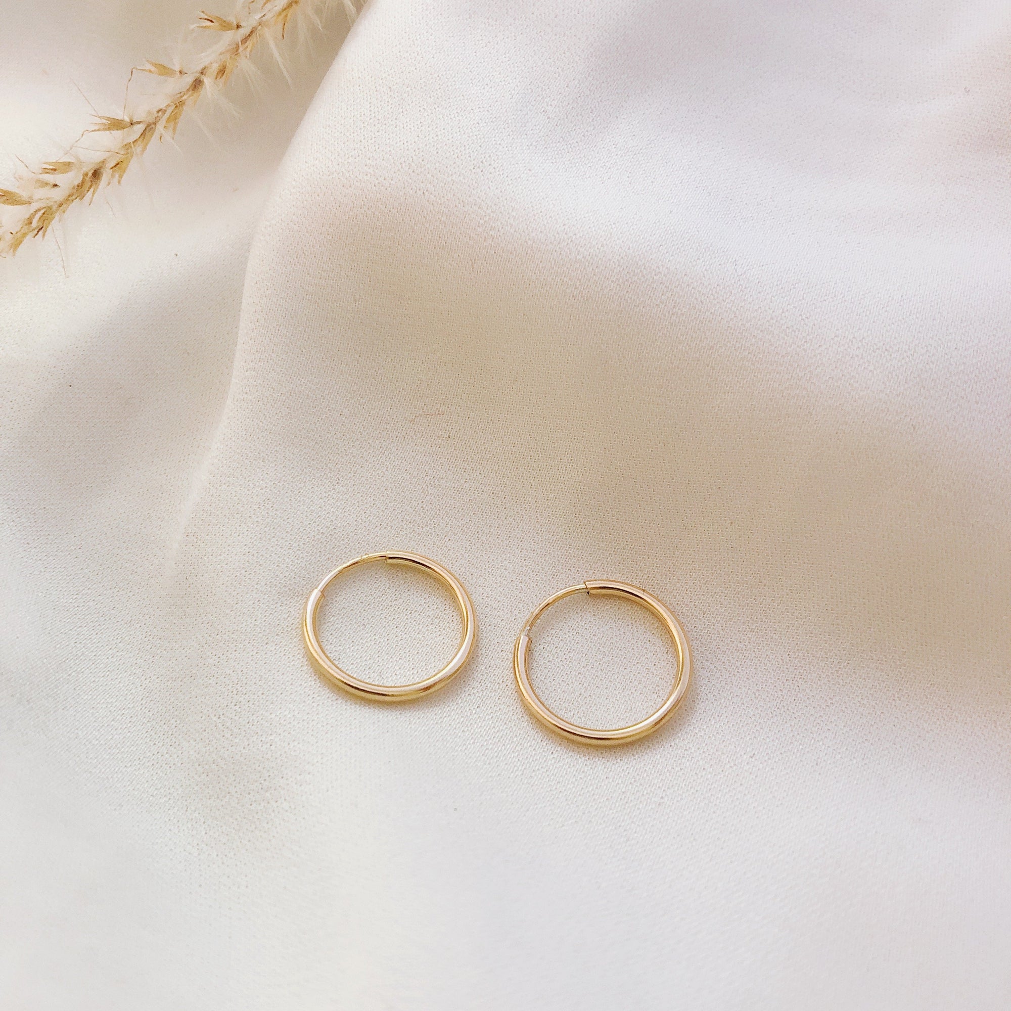 Endless Sleeper Hoops | Gold-Fill